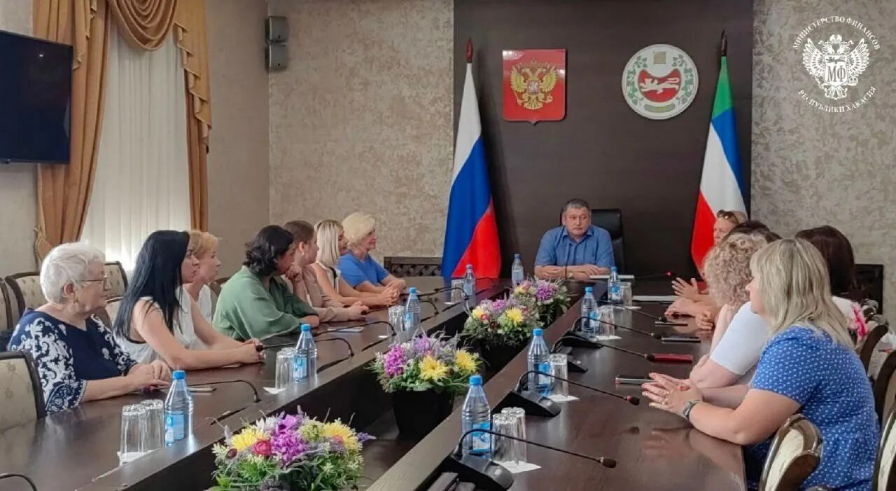 тугужеков игорь афанасьевич. тугужеков министр финансов хакасии. ирина войнова абакан. ирина войнова абакан. войнова ирина ивановна заместитель главы республики хакасия.