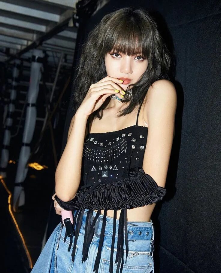 Фото лисы из блэк. Lisa blackpink. лиса манобан 2019. blackpink lisa 2019. лиса блэк пинк эстетика.