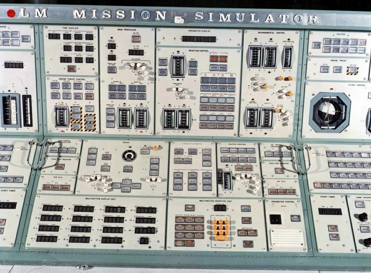 Примеры панелей управления. Apollo 13 control panel. панель управления аполло. конструктор панелей управления. панель управления чс.