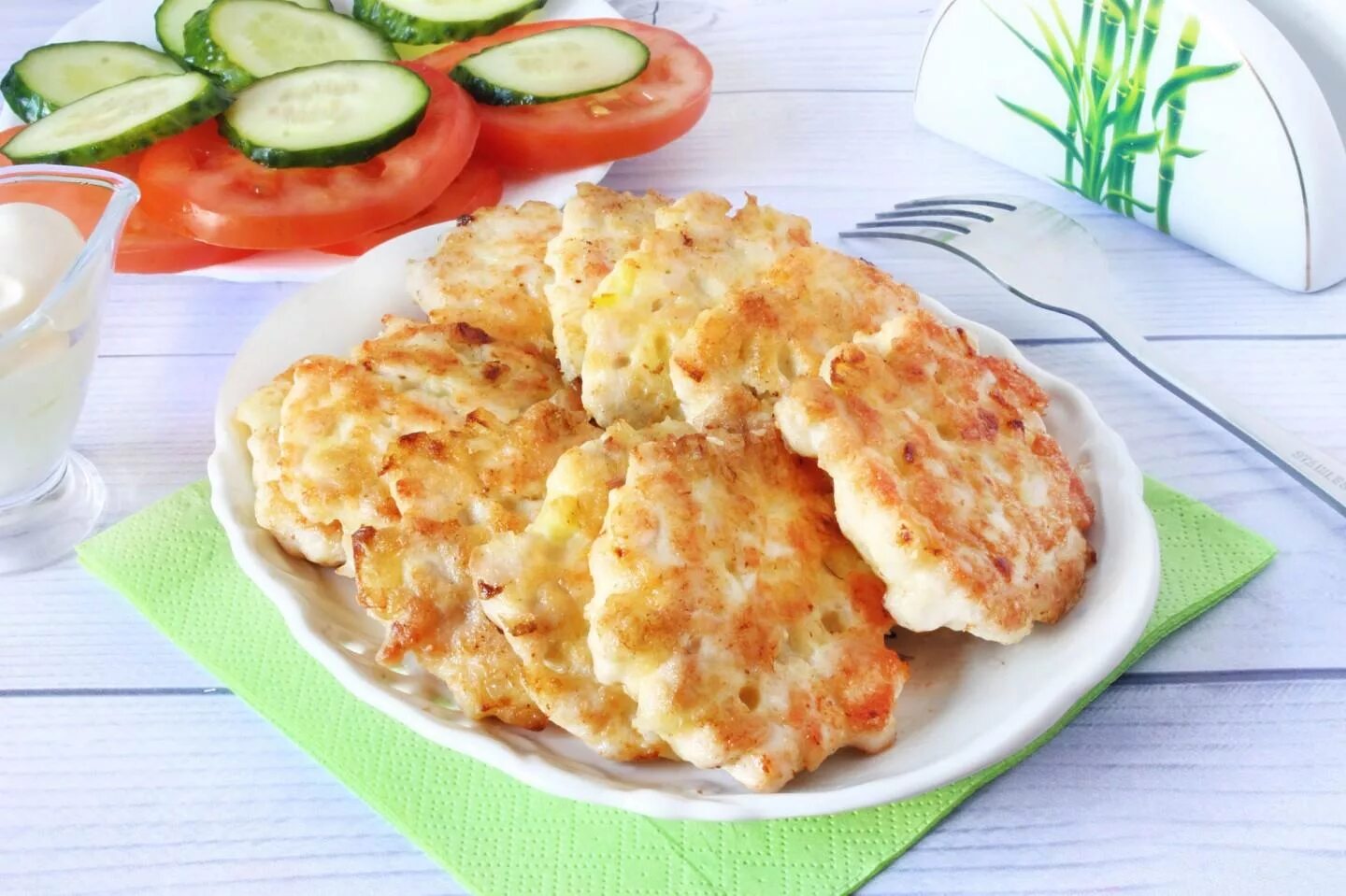 Рубленные котлеты из куриной грудки с сыром на кефире и крахмале - рецепт с фото
