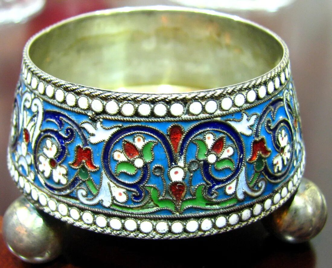 перегородчатая эмаль карпы. чернь скань эмаль. подстаканник скань с эмалью. шкатулка скань серебро 84. эмаль по скани.