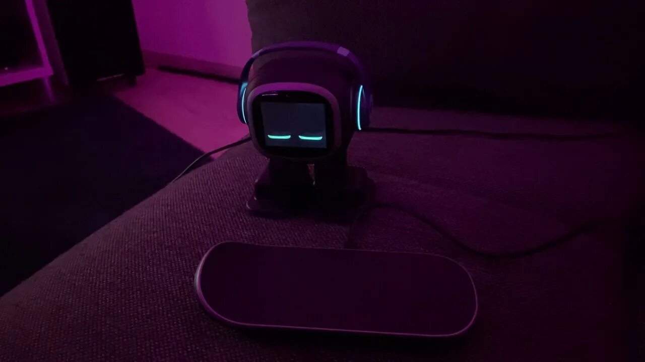 Cozmo Robot эмо. Робот emo Pet. Anki emo робот. Kickstarter emo робот. Ai pet