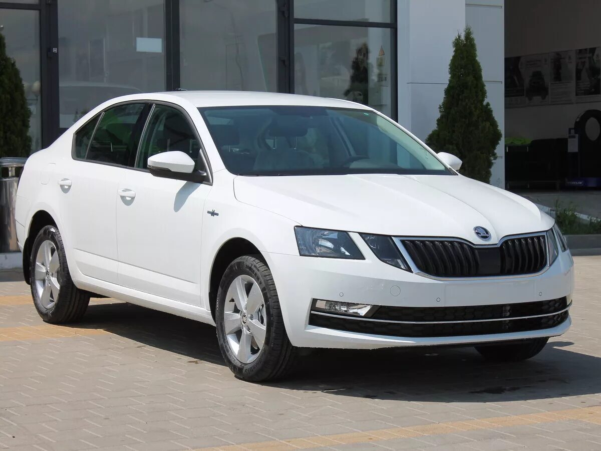 Купить шкода в казахстане. Skoda Octavia 2019. Skoda Octavia a7 рест белая.