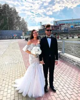 Есть ли девушка у олега