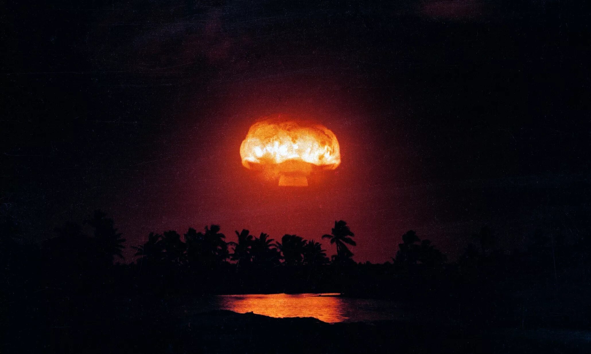Светящаяся область ядерного взрыва. Ядерный взрыв. Воздушный ядерный взрыв. Высотный взрыв ядерного оружия. Высотный воздушно ядерный взрыв.