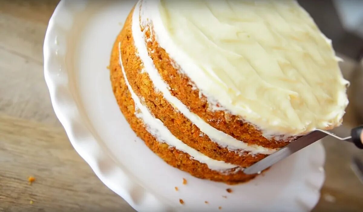 Торт с творожным сыром. Морковный торт с творожным кремом. Морковный торт с сырным кремом. Морковный торт с творожным сыром.