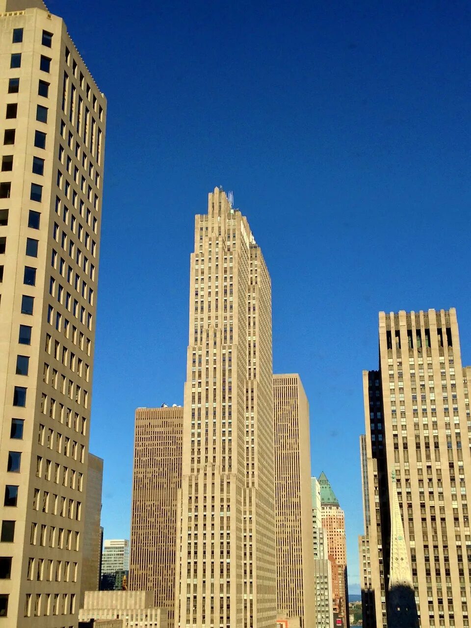Are very tall buildings. Город дома высотки. Тайвань небоскреб тайбэй. Небоскреб уиллис-тауэр. Высотка из стекла.