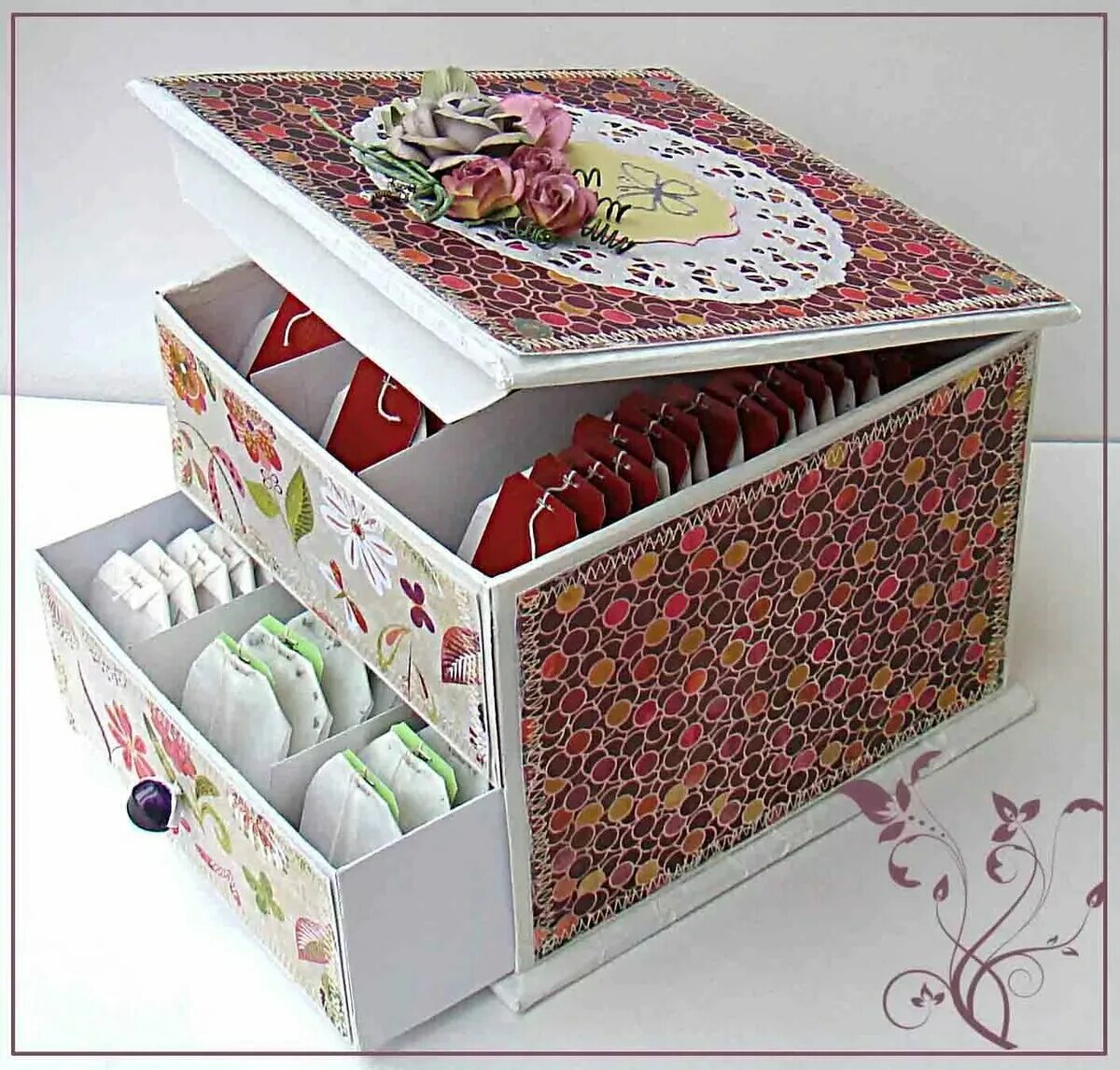 Что можно сделать из коробок своими руками. Коробка для чайных пакетиков. Декор коробки для чайных пакетиков. Коробка для чая в пакетиках. Красивые коробочки для чая.
