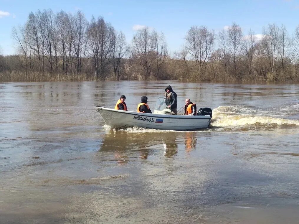 Уровень воды в клязьме город ковров. Уровень воды в Клязьме в Коврове. Лодочная переправа. Переправа через маленькую речку. Вязниковское Заречье Лодочная переправа.