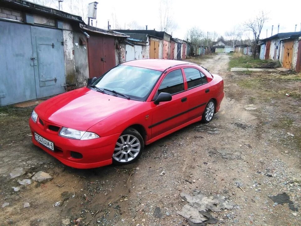 Mitsubishi Carisma 2003 красная. Mitsubishi Carisma 1998 хэтчбек. Митсубиси Каризма 2003 красный. Mitsubishi Carisma 1998 stance. Купить на каризму 1.6