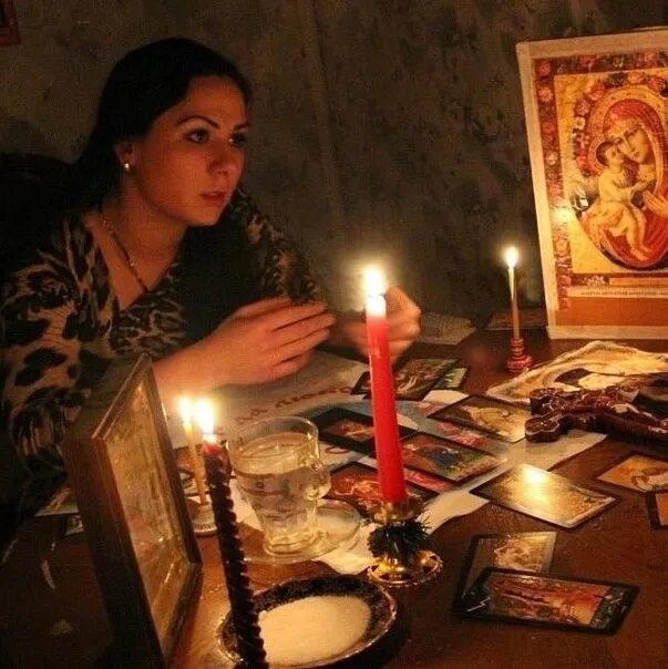Гадаю экстрасенсы
