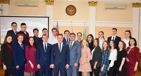 Депутат молодежного
