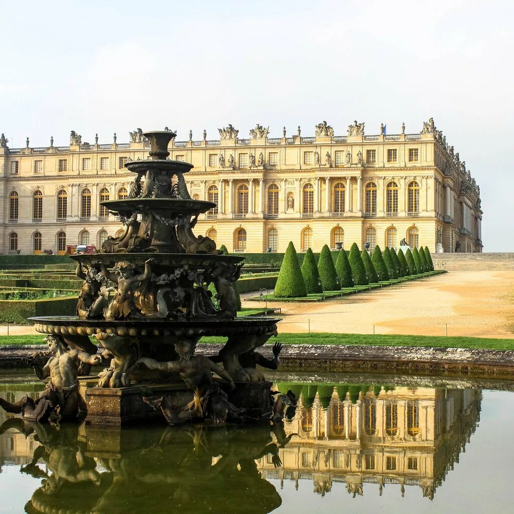 Chateau versailles. Версальский дворец Луи лево. Версальский дворцово-парковый комплекс, Франция. Версальский дворец парковый комплекс. Королевская резиденция Версаль.