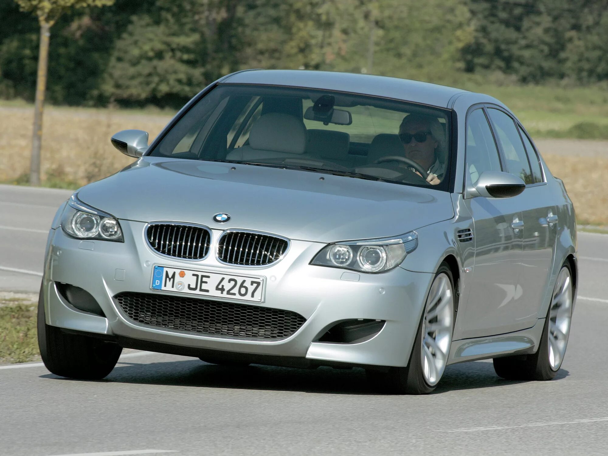 Е60 какого года. BMW 5 e60. BMW m5 2004. BMW m5 e60 2004. БМВ седан e60.