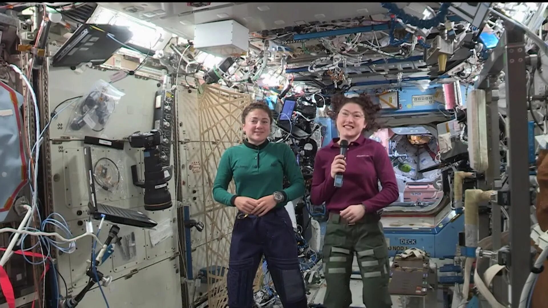 Какая женщина космонавт вышла в открытый космос