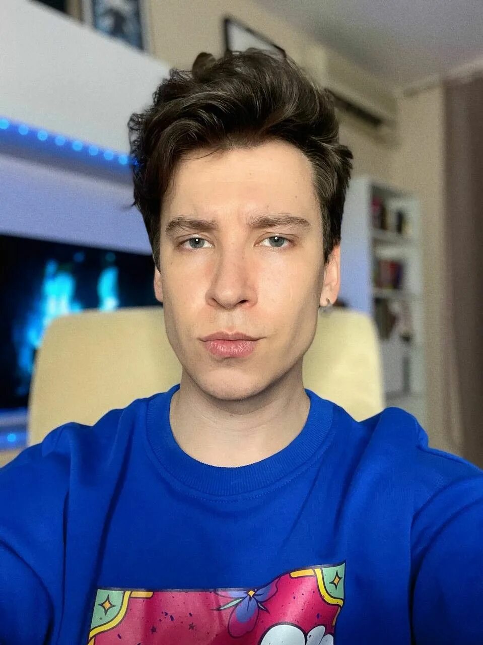 Энтони книжный блоггер. Энтони юлай. Энтони юлай. Энтони юлай ориентация. Энтони юлай ориентация.