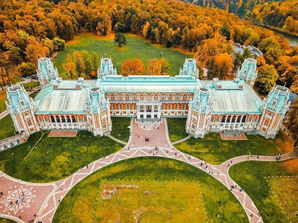 Стоит в царицыно. Царицыно музей-заповедник. музей усадьба царицыно. царицыно (дворцово-парковый ансамбль). парк заповедник царицыно.