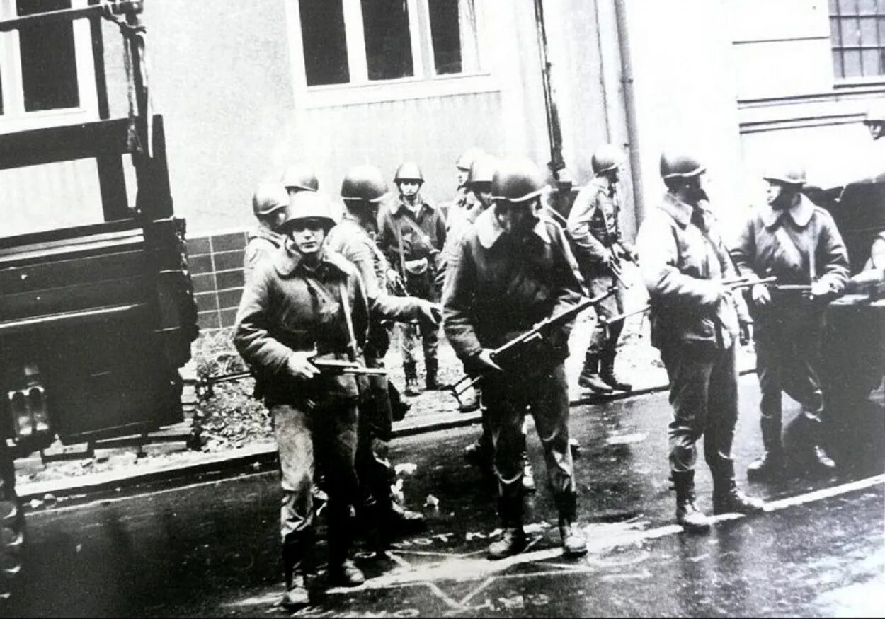 Дунай 1968. Операция дунай 1968 вдв. вдв в чехословакии 1968. чехословакия 1968 польская армия. войско польское в чехословакии в 1968 году.