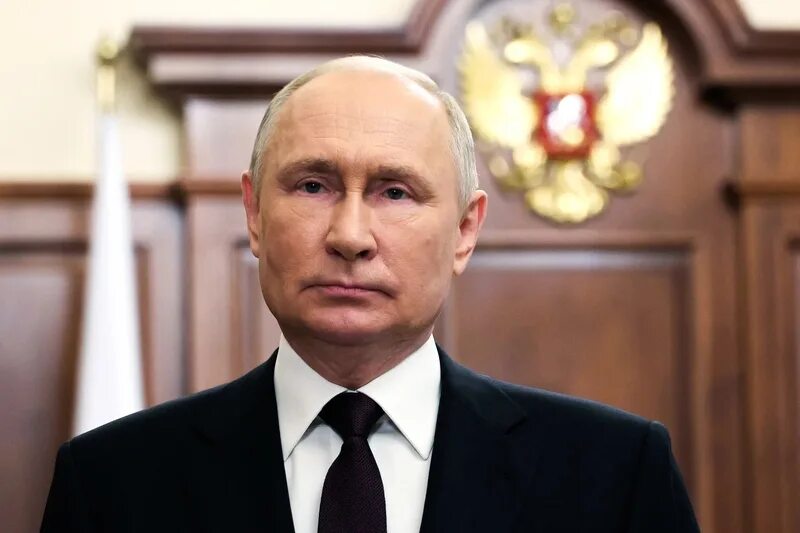Путин: бойцы "Вагнера" могут подписать контракт с МО или ехать в Беларусь - РИА 