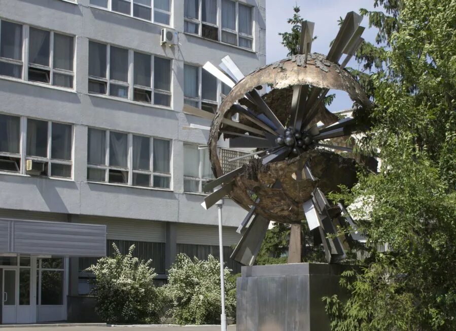 центром ядерной промышленности является димитровград. научно-исследовательский институт атомных реакторов димитровград. атомная станция в димитровграде ульяновской области. реакторы нииар димитровград. новый реактор димитровград.