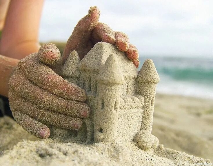 Sandcastle picture. Домик из песка. Песочный замок. Замок из песка. Строить замок из песка.