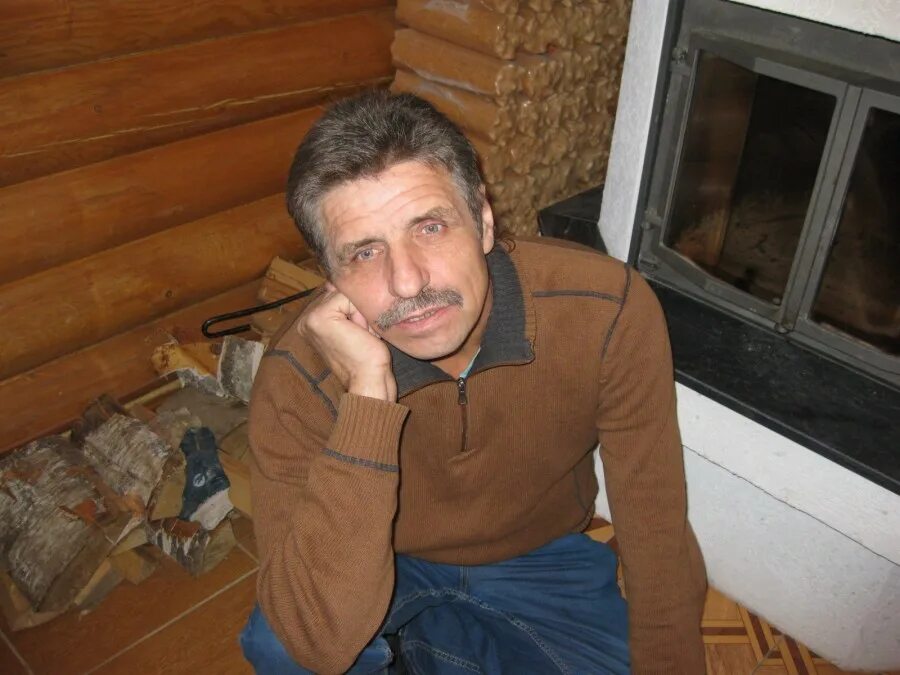 Помощник по хозяйству частные объявления. Помощник по хозяйству с проживанием. Ищу работу помощника по хозяйству. Помощник по хозяйству в загородный дом. Семейная пара в загородный дом.