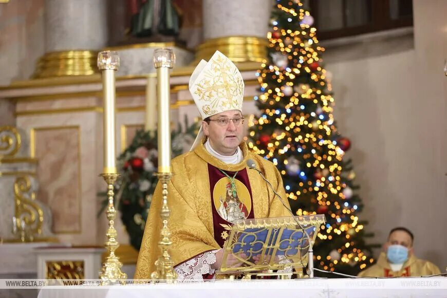 Празднование католического рождества. Красное знамя ссср. Новогодние традиции. С рождеством католическим. 25 декабря праздник.