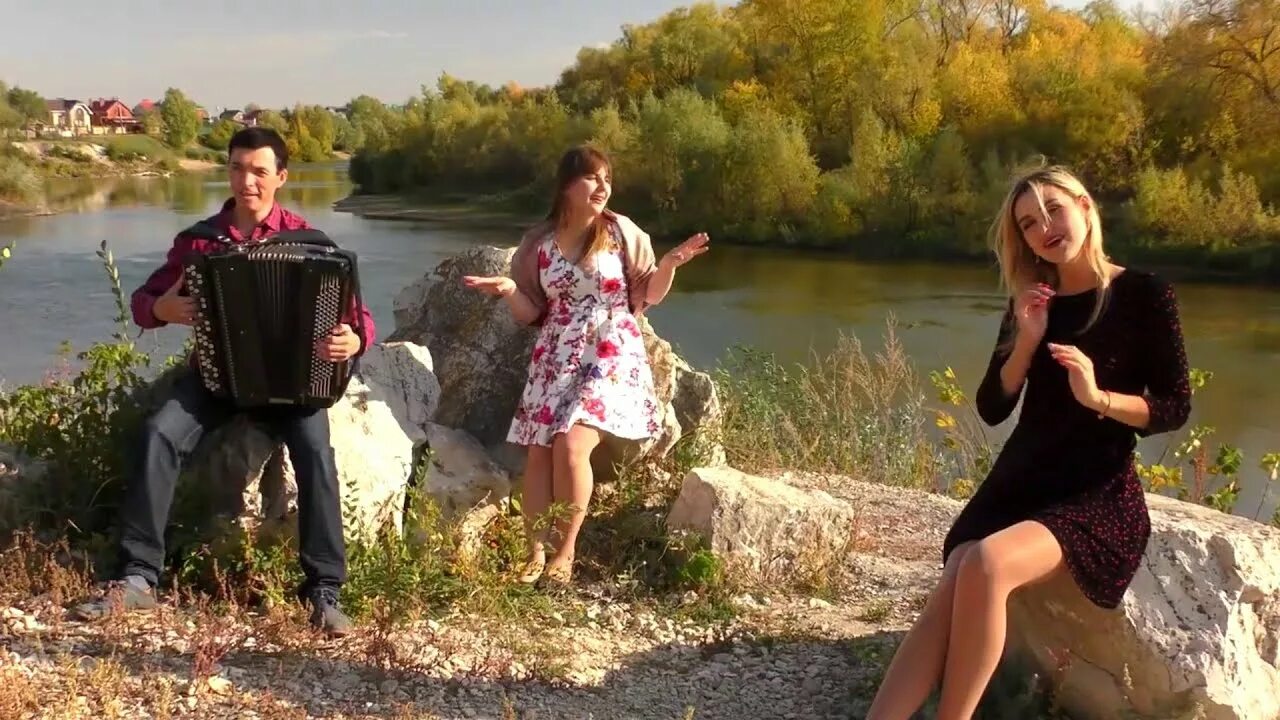 Ансамбль старенький баян калина песня папин. Ноты для баяна галина белый день. Папин старенький баян. Батька атаман ноты для баяна. Папин старенький баян фон.