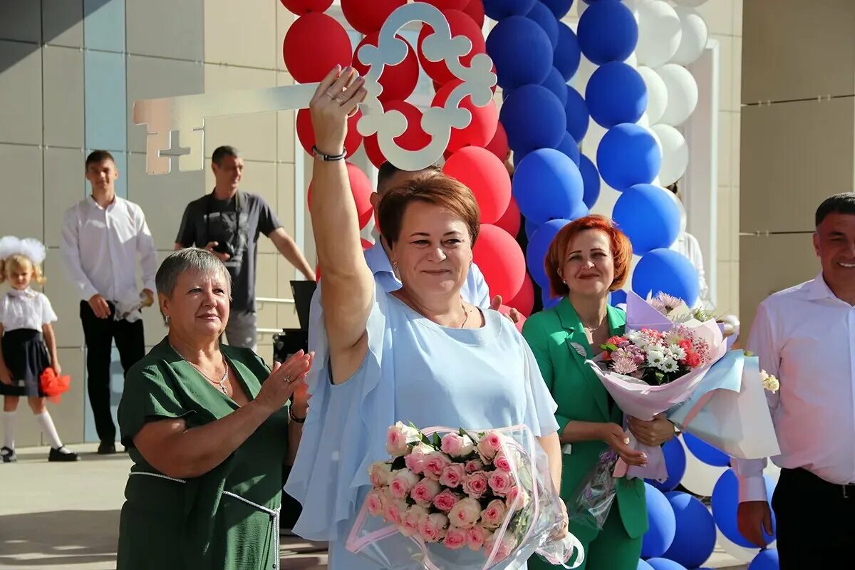 Моу сош буденновск. СОШ 2 Буденновск. Буденновск школа. Директор 6 школы Буденновск. Совхоз Буденновская школа внутри.