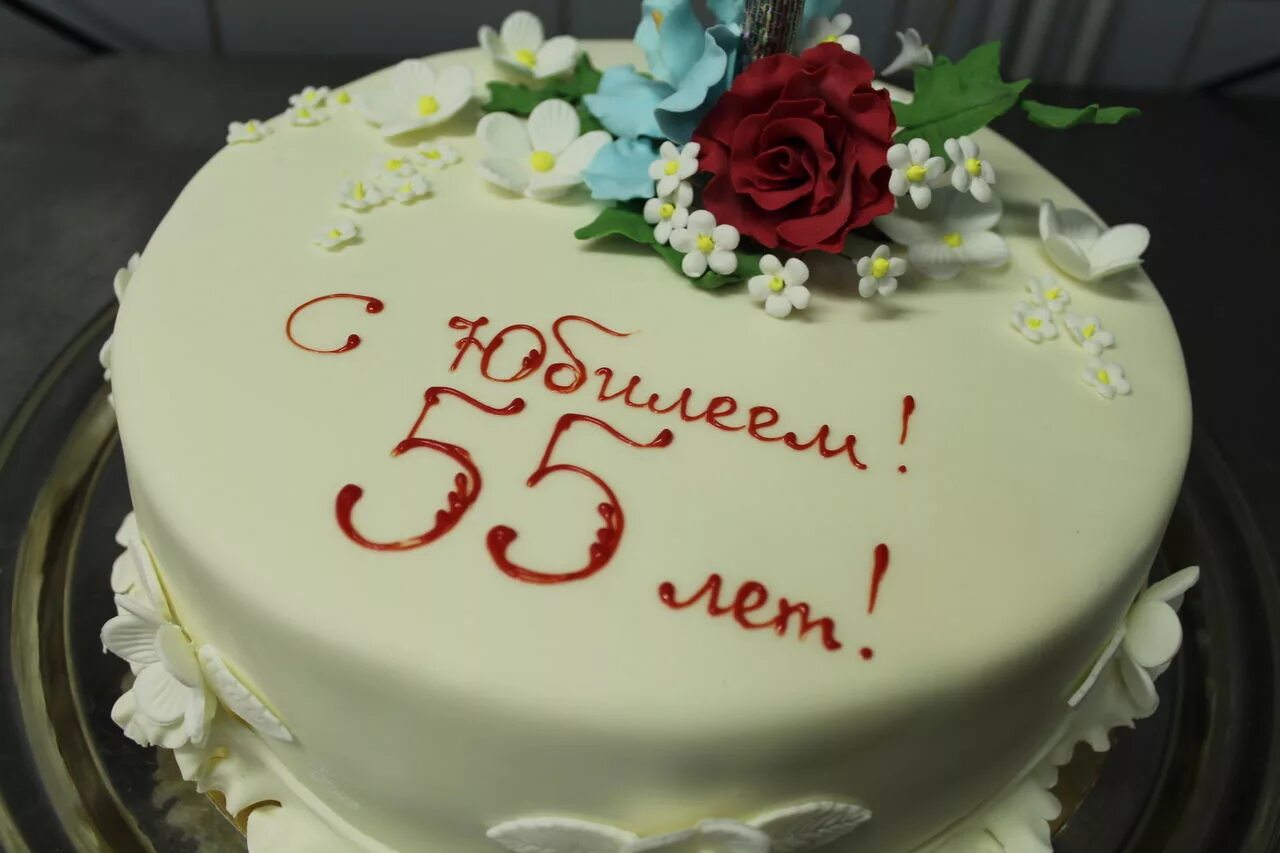 55 летние мамы. Торт на юбилей. Торт на юбилей женщине. Торт на юбилей 55 лет. Красивый торт на юбилей женщине.