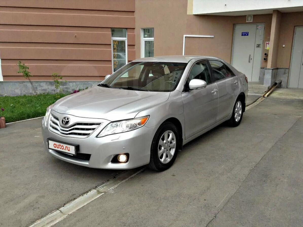 Камри 2011 купить. Toyota Camry 2010 2011. Тойота Камри 40 2011 года 2.4. Тойота Камри серебристая 2011. Toyota Camry 40 серебристая.