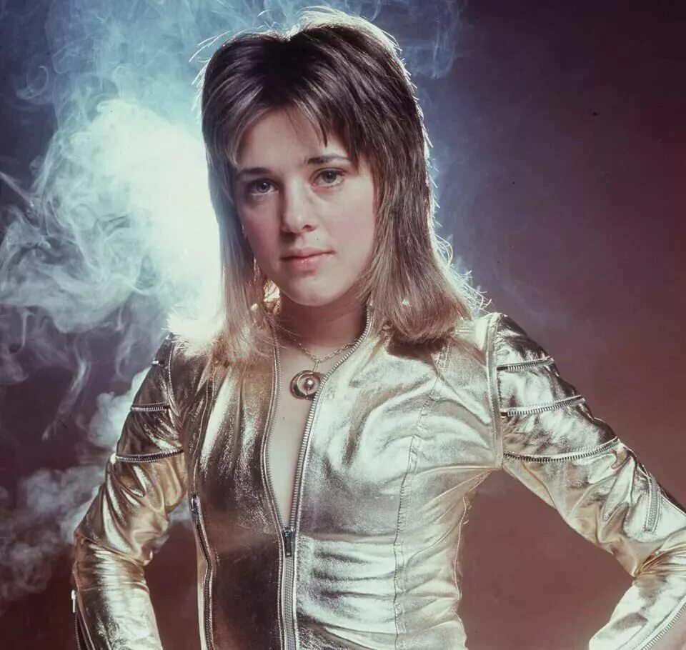 Включи кватро. Сьюзи. Suzi quatro. Quatro Сьюзи кватро. Сьюзи кватро в молодости.