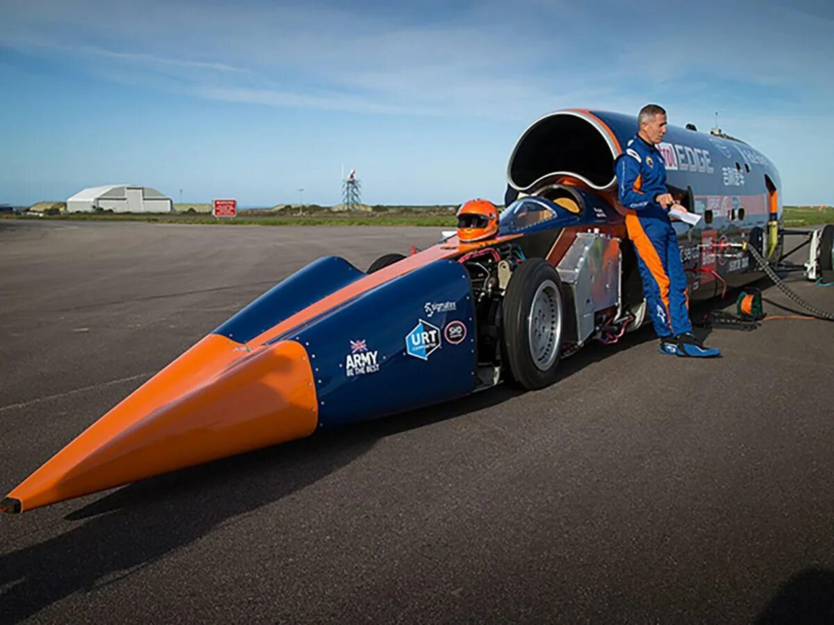 720 километров в час. Сверхзвуковая машина Bloodhound SSC. Bloodhound SSC рекорд скорости. Реактивный Болид Bloodhound SSC. Гиперкар Bloodhound SSC.