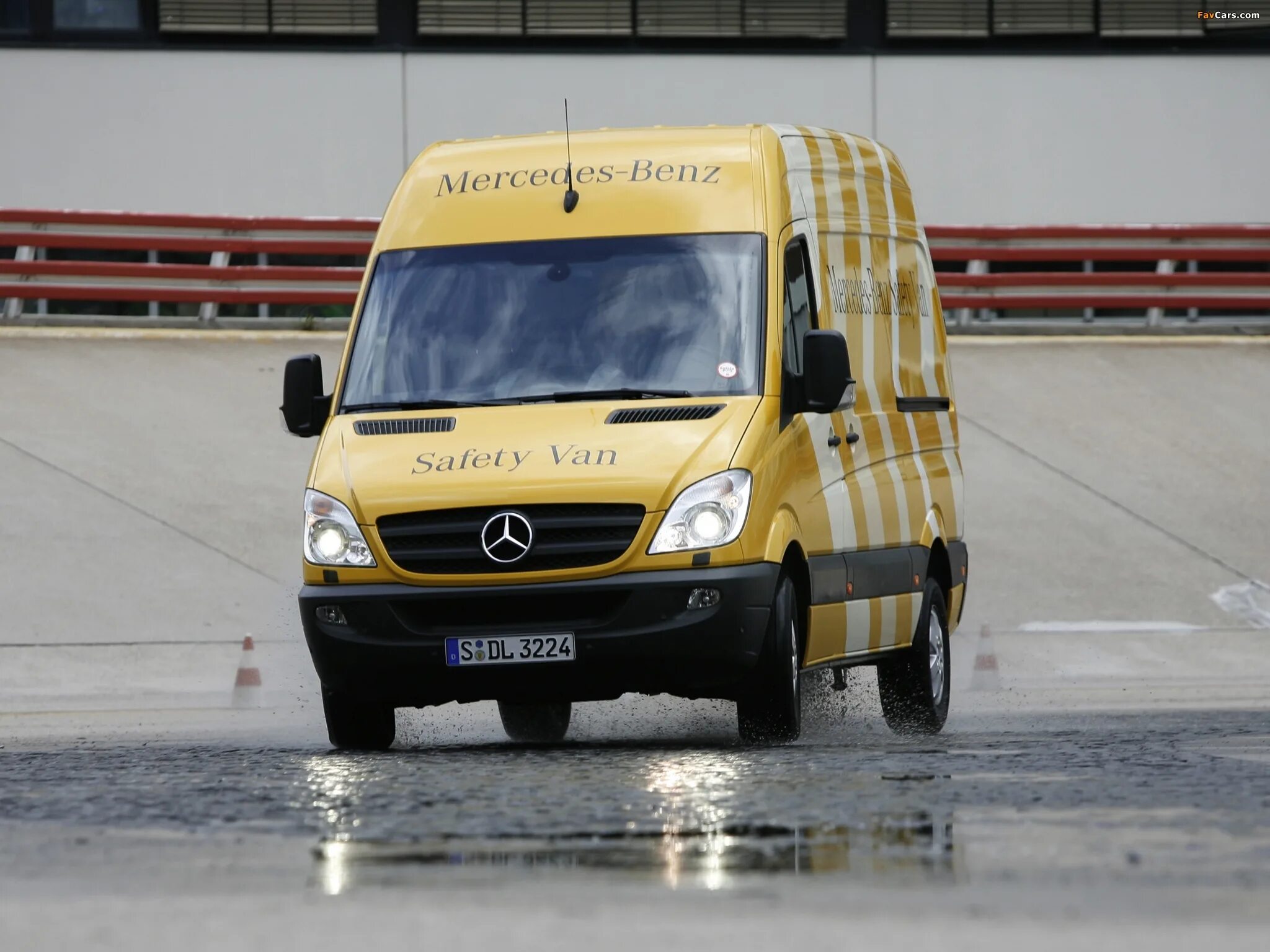 Mercedes sprinter 2006. Мерседес Спринтер 2006 года. Машины Мерседес Бенц Спринтер w11. Спринтер 906 2006 год. Mercedes-Benz Sprinter грузовой фургон 2006 года выпуска.