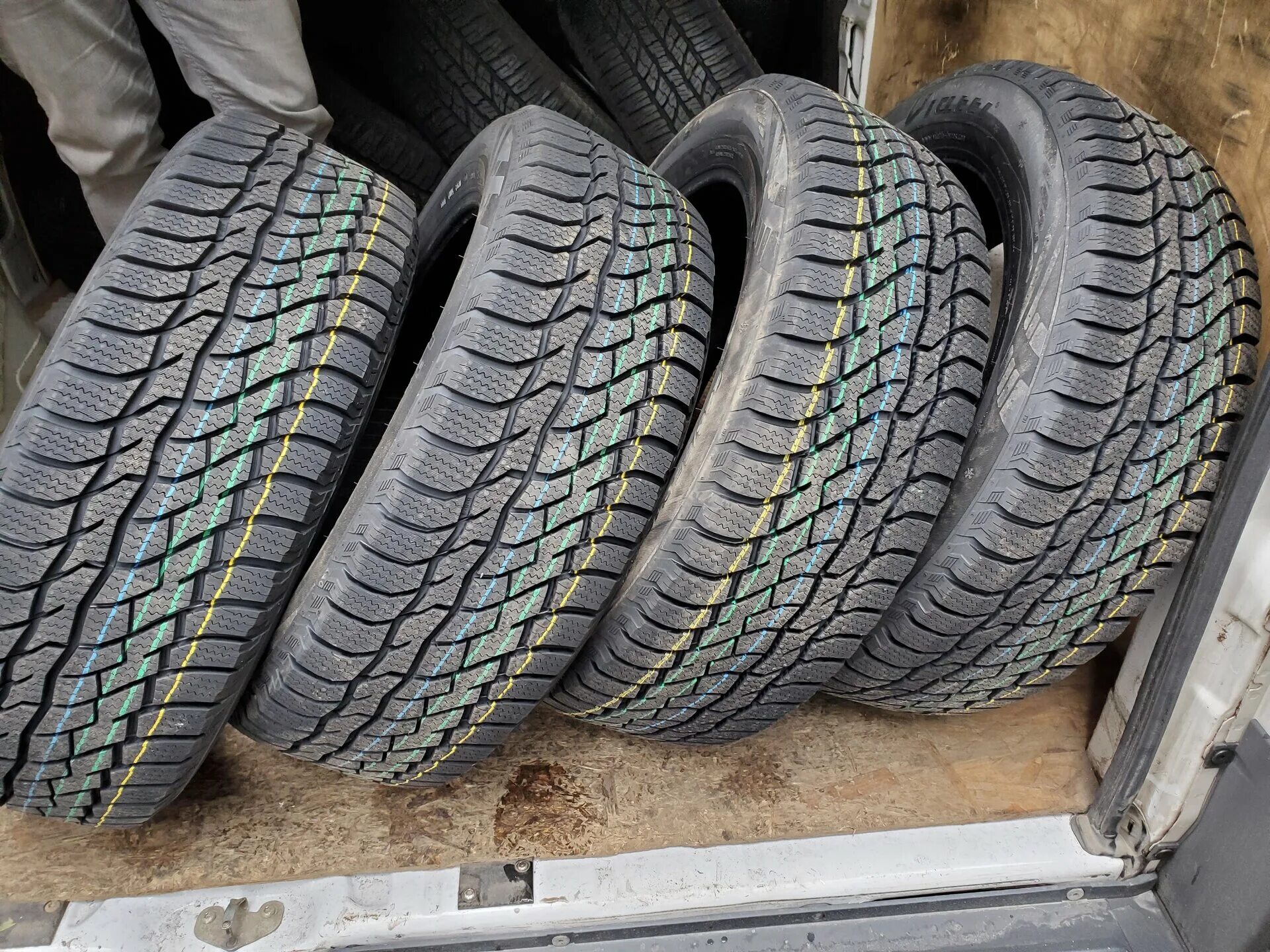 Зимние шины viatti bosco s/t v-526. Viatti bosco зима (v-526). Шина r-17 225/65 viatti bosco s/t v-526 102t 3150092. 215/60r17 96t viatti bosco s/t (v-526). Виатти боско 205/70 r15.