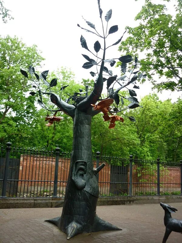 Кронштадт место : ул. Кронштадт дерево желаний дверца. Дерево кронштадт желаний в кронштадте. Достопримечательности кронштадта дерево желаний. Кронштадт дерево.