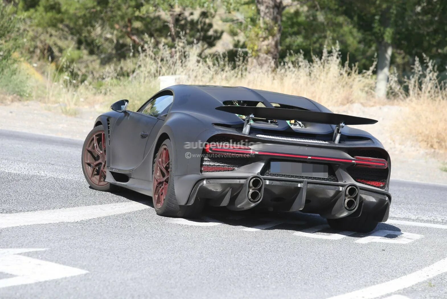 Шерон максимальная скорость. Chiron super sport 300. bugatti chiron super sport 300. bugatti chiron super sport 300+ prototype. бугатти шерон super sport 300+.