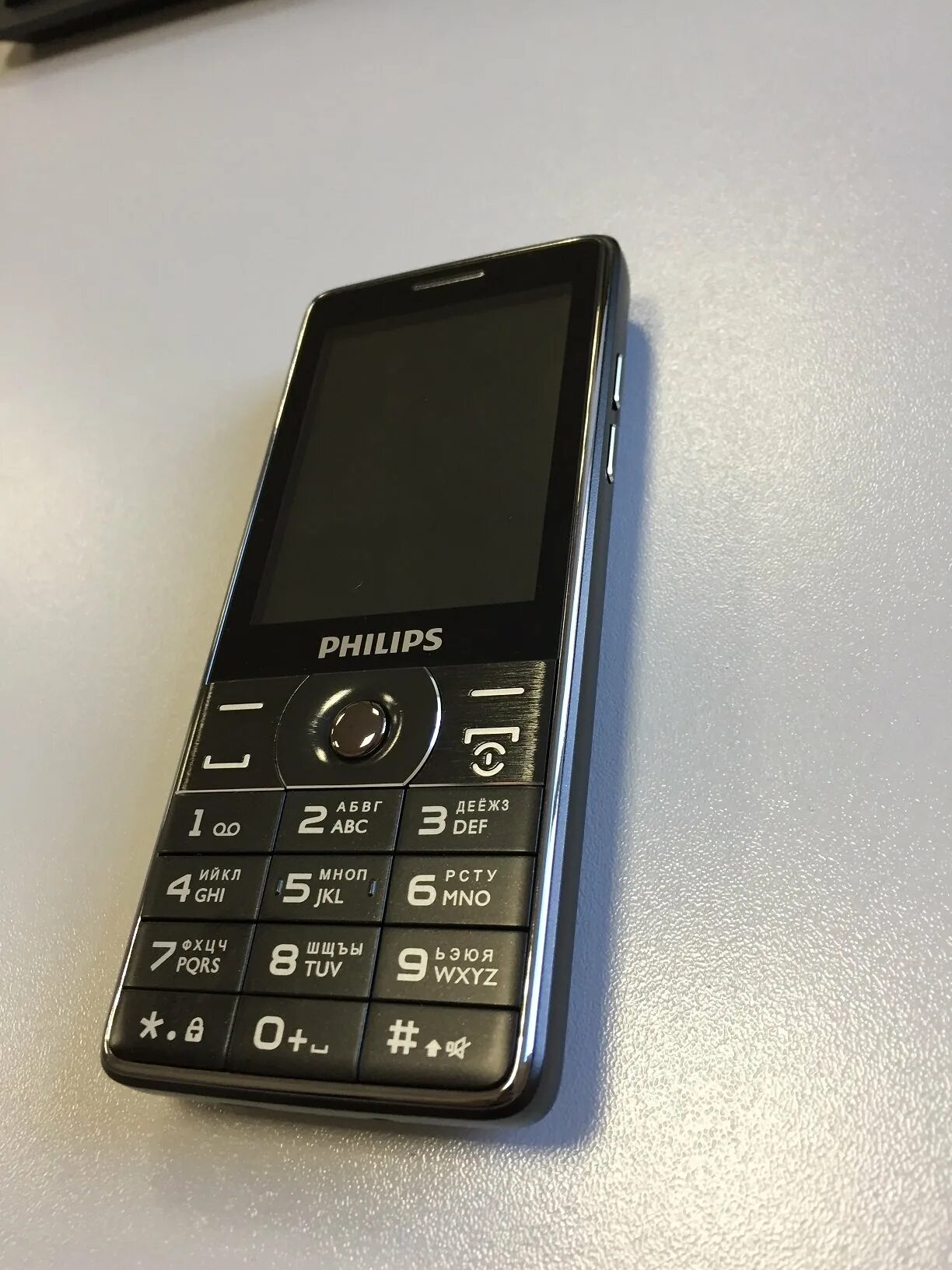 Кнопочный филипс с мощной батареей. Телефон philips e570. Philips xenium e570 dark grey. Philips xenium philips e570. Philips xenium e570 dark gray.