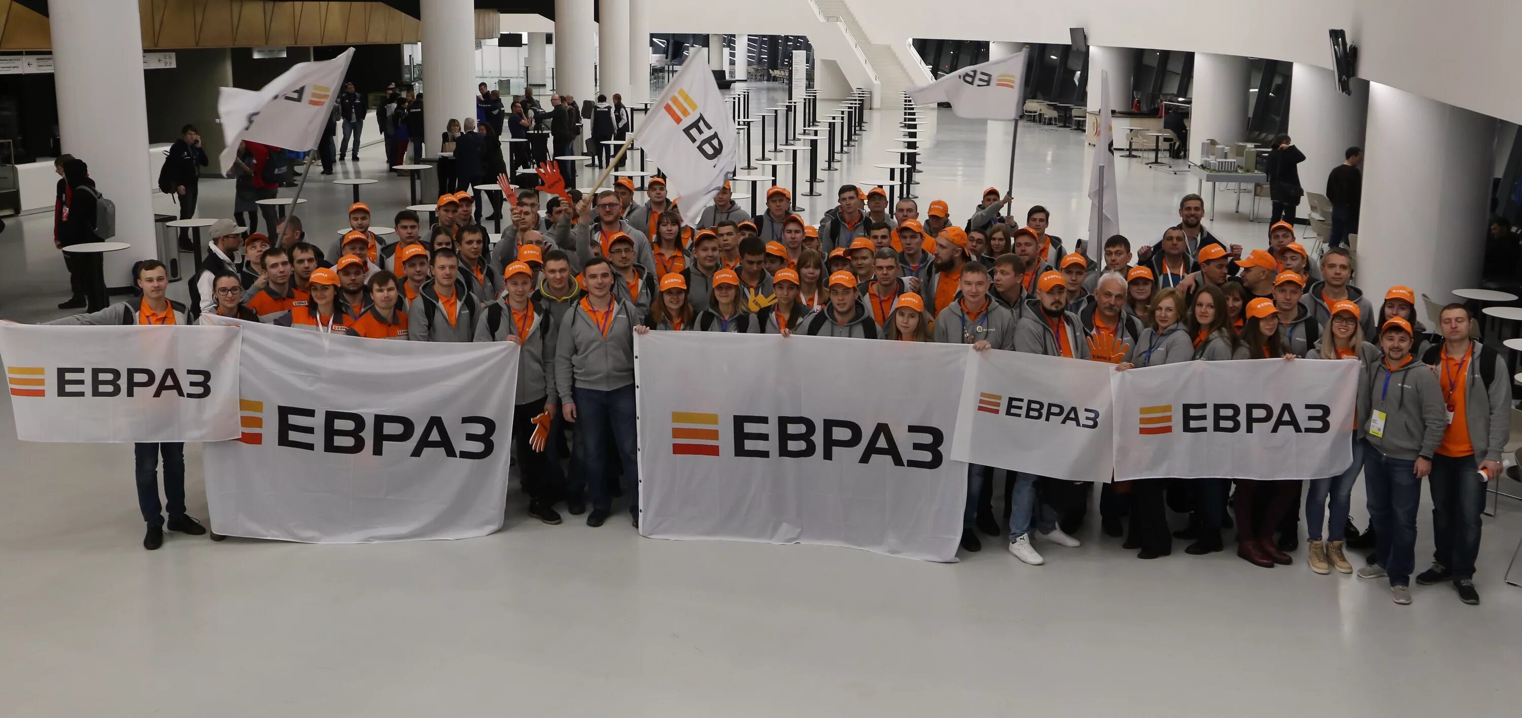 Евраз навигатор evraz com. ЕВРАЗ компания. ЕВРАЗ сотрудники. ЕВРАЗ надпись. ЕВРАЗ групп.