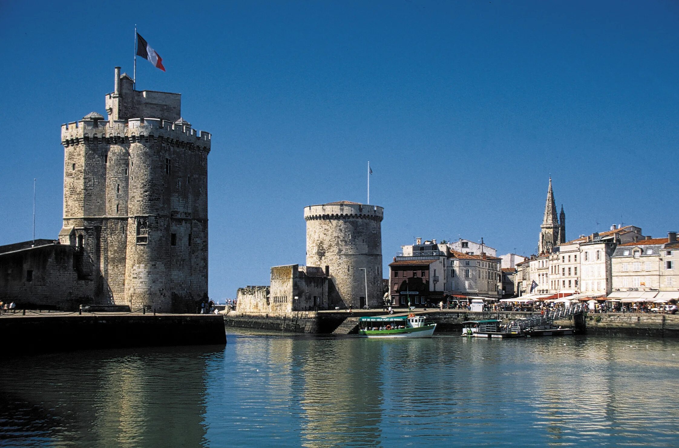 La rochelle. Ля-Рошель Франция крепость. Ля Рошель город во Франции. Аббатство ля Рошель. Лицей ла Рошель Франция.