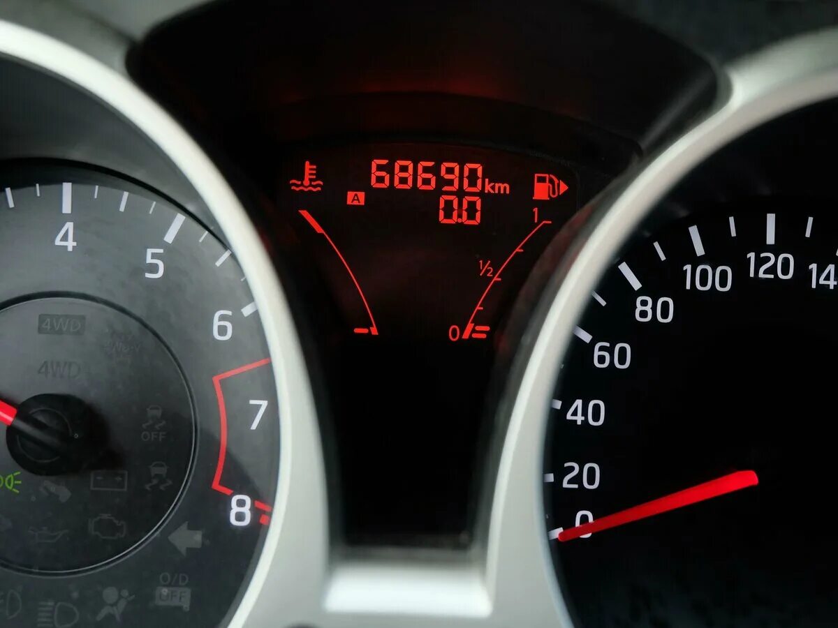 пустой бак ниссан жук. ниссан тиида 2012 спидометр. изображение шкалы топлива. Nissan almera dash 93c56 odometer. бак ниссан кашкай j10.