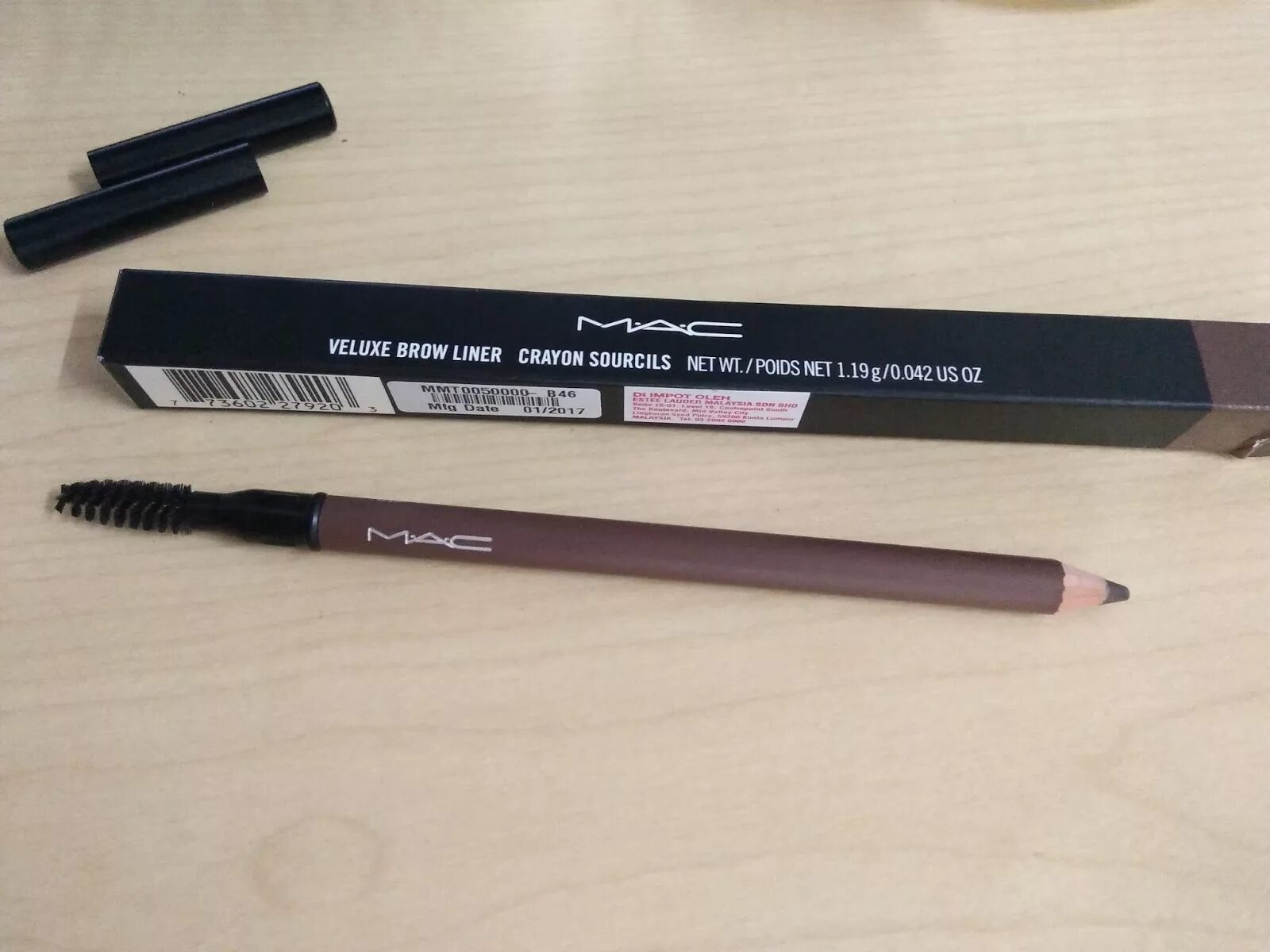 Taupe Veluxe Brow Liner карандаш Mac. Mac Veluxe Brow Liner Fling. Mac Veluxe Brow Liner VELVETSTONE. Mac Veluxe Brow Liner Omega свотчи. Brow liner