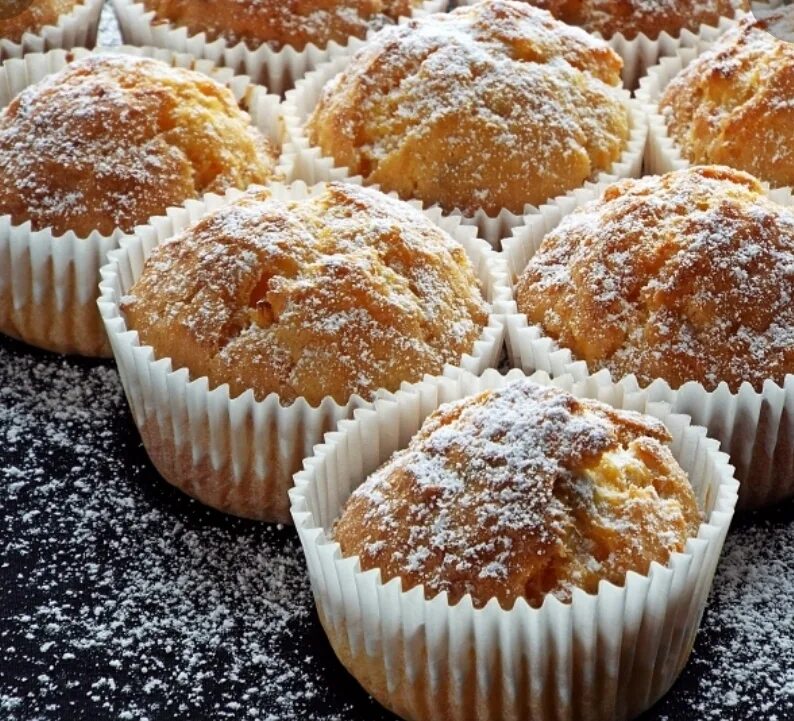Творожные кексы в силиконовых формочках в духовке. Вкусные кексы в силиконовых формочках. Маффин классический. Кексики в силиконовых формочках в духовке. Творожно банановый кекс.
