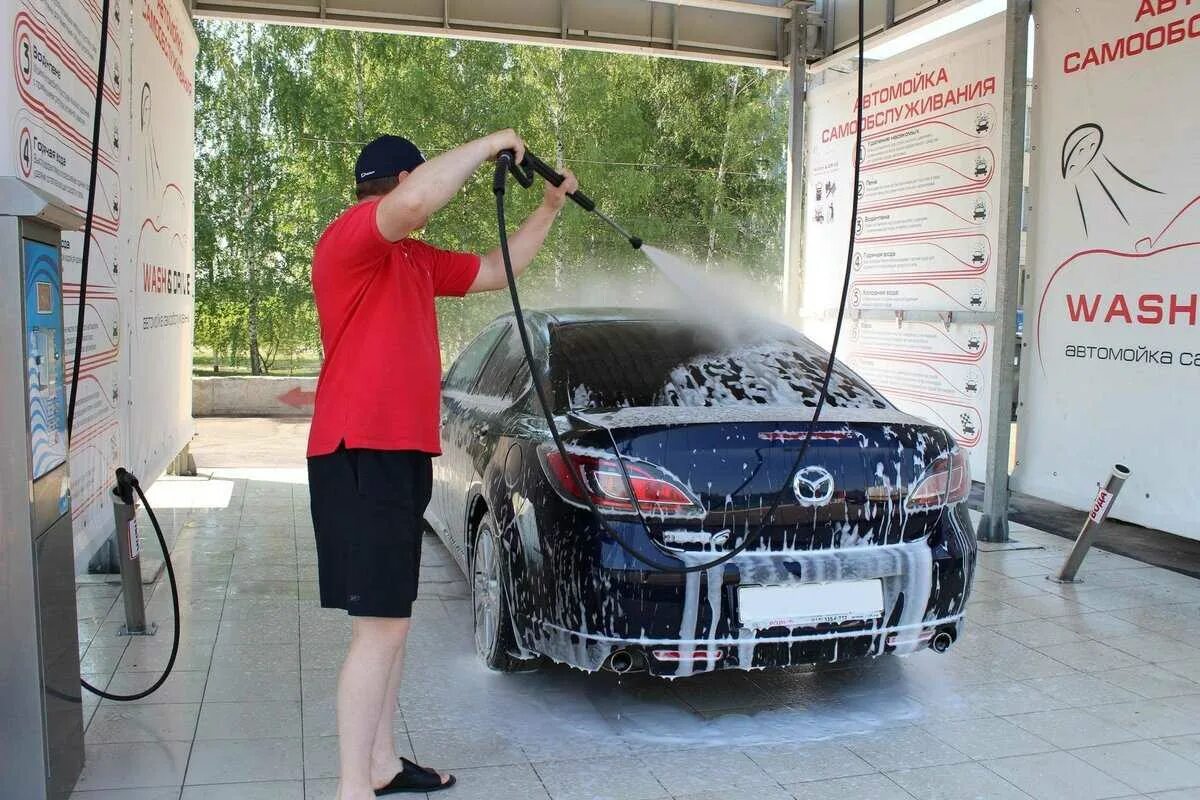 Автомойка самообслуживания car Wash. Самостоятельная мойка автомобиля. Ручная мойка машины. Мытье машины на автомойке.