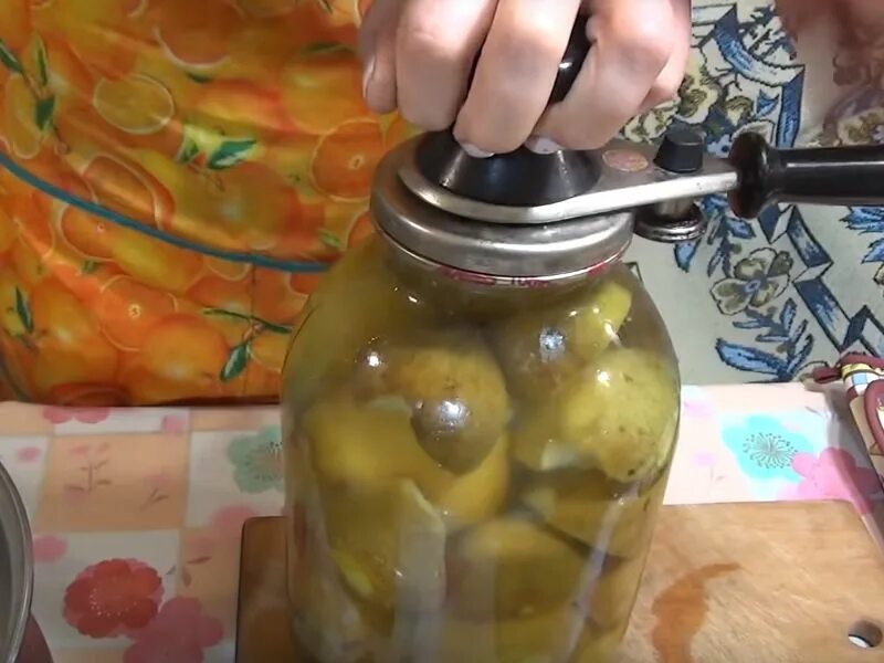 Компот из груш на зиму 3 литровую. Закатка компота. закатка груш. компот из груш на зиму на 2х литровую банку без стерилизации. компот из груш на зиму на 3-х литровую банку без стерилизации.