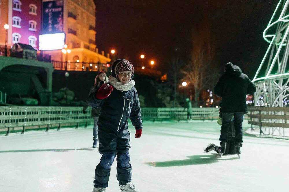 Работают ли катки в феврале. Каток на Лыбедском бульваре. Каток на Лыбедском бульваре Рязань. Каток новые Черемушки. Каток на Лыбедском бульваре Рязань 2022.