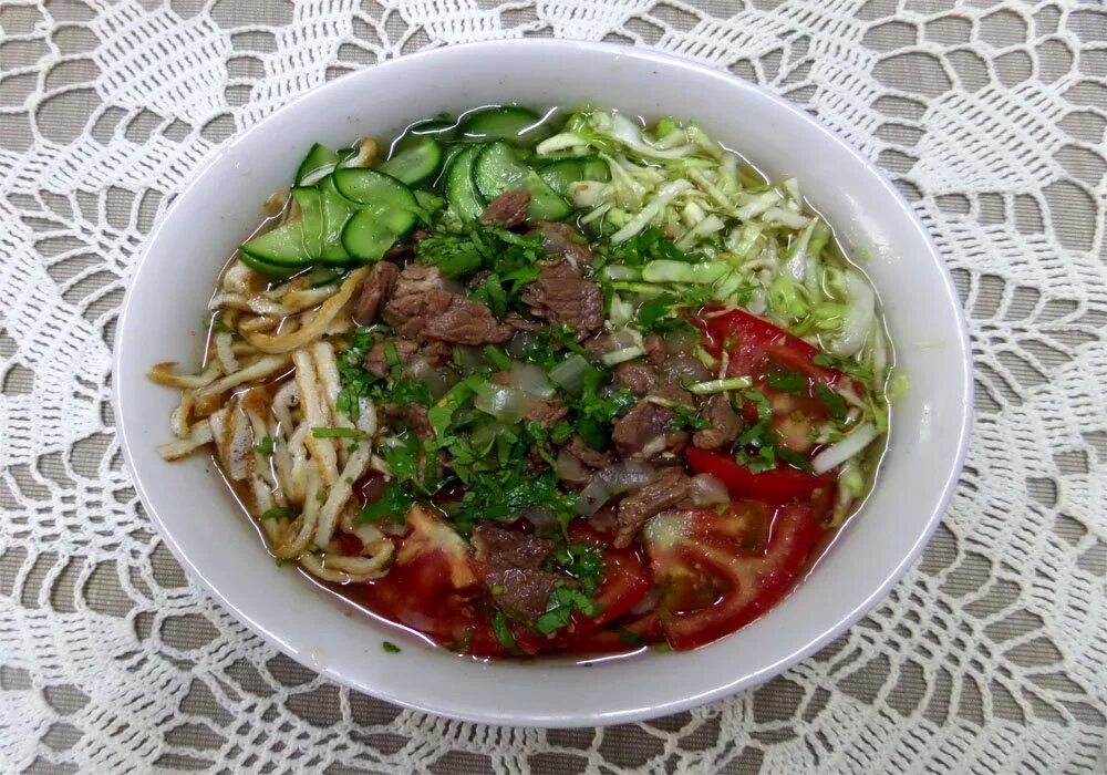 Корейская окрошка кукси. Корейская окрошка кукси рецепт. Окрошка по корейски. Корейская окрошка. Окрошка кукси.