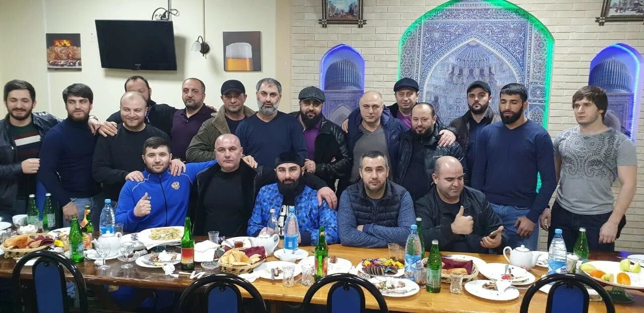 Чеченская группировка. Кавказские группировки. Чеченцы бандиты.