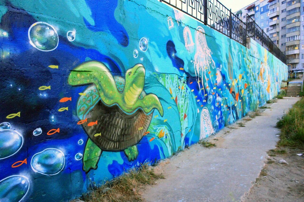 Сетка для рыбалки. Резные ограждения. Забор из листового металла. Чешме забор аквариум. Рыбки на заборе.