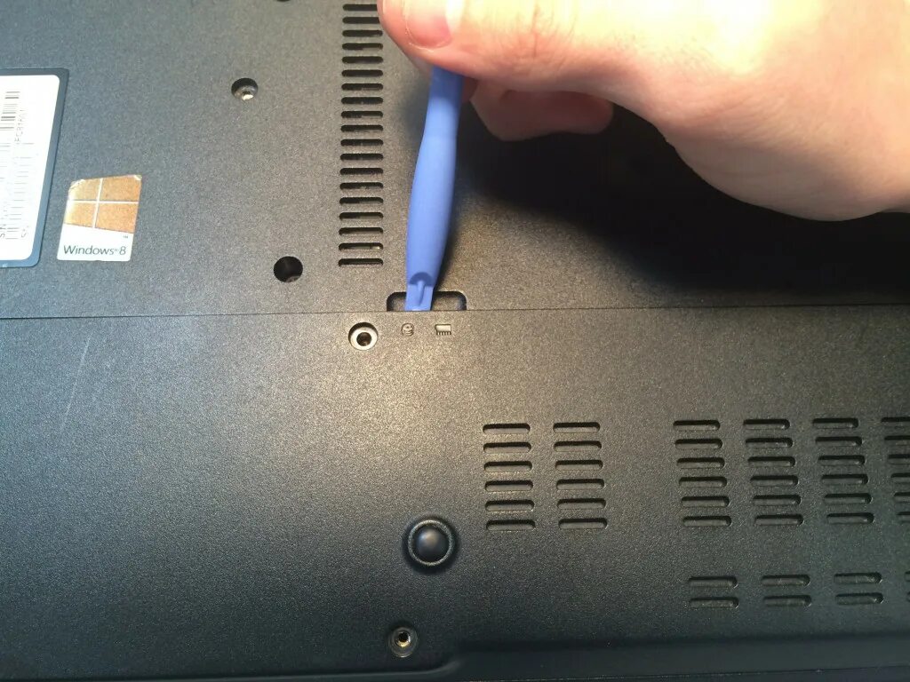 Вставить разъем в ноутбуке. Можно ли в ноутбук acer вставить сим карту. как вставить симку в ноутбук acer aspire 3. выезжающая вебка в ноутбуке асер. как установить сим карту в ноутбук асер.